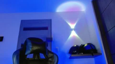 Snapshot of sexyboy_bigclit chatting on April 23, 9:19 am Iker online show from April 23, 9:19 am