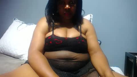 sexybustyebony19 online show from March 29, 10:21 pm