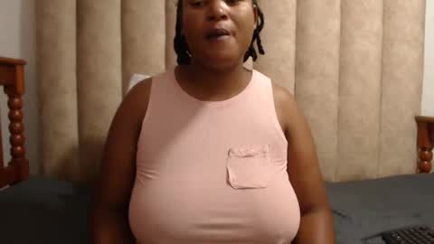 Snapshot of sexybustyxx chatting on February 5, 6:07 am sexybustyxx online show from February 5, 6:07 am