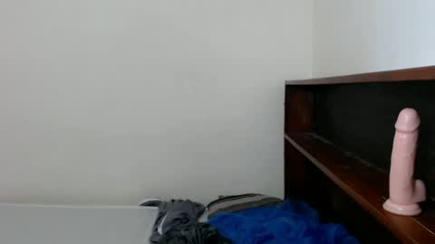 Snapshot of sexycale23 chatting on January 21, 7:37 am hunting CALEfornian online show from January 21, 7:37 am