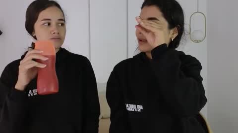 chanell and yina online show from November 15, 1:18 pm