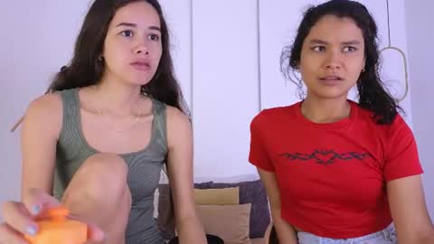 Snapshot of sexychanell_18 chatting on July 17, 1:51 pm chanell and yina online show from July 17, 1:51 pm