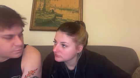 sexycouple41110 online show from March 7, 4:53 am