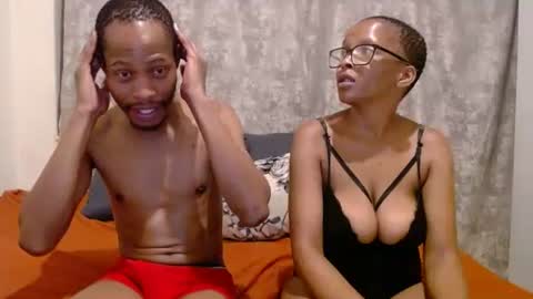 Snapshot of sexycouplexx01 chatting on February 1, 6:39 pm sexycouplexx01 online show from February 1, 6:39 pm