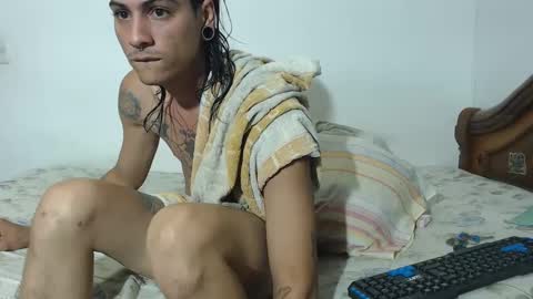 Snapshot of sexydarkhunter2 chatting on February 3, 4:25 am Mike online show from February 3, 4:25 am