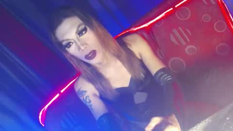 Devine online show from February 24, 7:56 pm