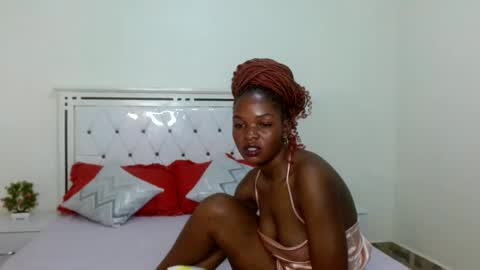 Snapshot of sexyebony256 chatting on February 22, 12:19 pm SexyEbony online show from February 22, 12:19 pm