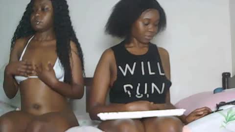 Snapshot of sexyebony283378 chatting on June 3, 9:01 am sexyebony283378 online show from June 3, 9:01 am