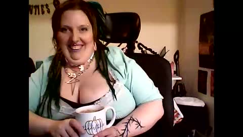 Snapshot of sexyemoprincess chatting on November 24, 4:40 pm Wouldntyouliketoknow online show from November 24, 4:40 pm