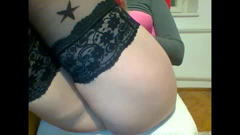 Snapshot of sexyfootlady chatting on February 9, 10:11 pm sexyfootlady online show from February 9, 10:11 pm