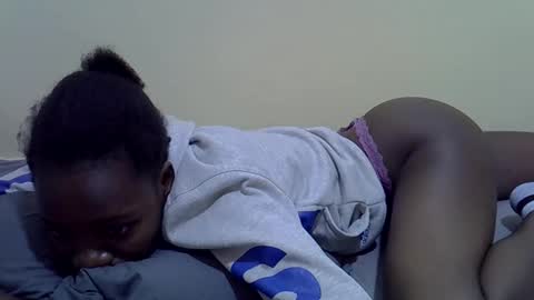 Snapshot of sexyghurl12 chatting on October 3, 5:59 am sexyghurl12 online show from October 3, 5:59 am
