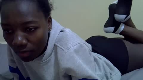 Snapshot of sexyghurl12 chatting on October 4, 6:22 am sexyghurl12 online show from October 4, 6:22 am