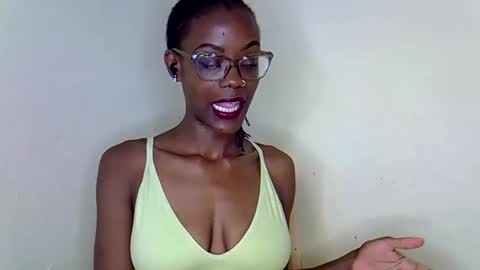 SexyHollyMontana1111 online show from March 9, 7:34 am