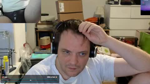 Snapshot of sexyhotboy87 chatting on December 18, 7:47 am Henry online show from December 18, 7:47 am