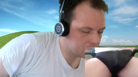 Snapshot of sexyhotboy87 chatting on February 18, 7:43 am Henry online show from February 18, 7:43 am