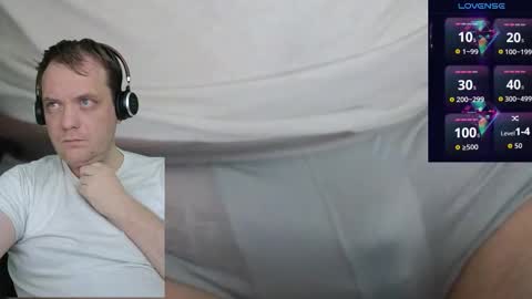 Snapshot of sexyhotboy87 chatting on September 16, 2:45 am Henry online show from September 16, 2:45 am