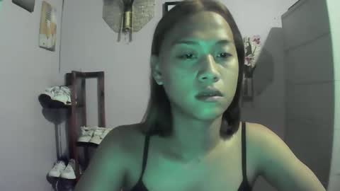 Snapshot of sexyhotrachelle chatting on December 10, 5:17 am Rachelle online show from December 10, 5:17 am