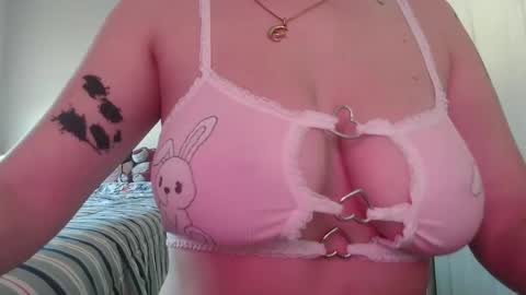 sexyjessicavega online show from May 2, 8:25 pm