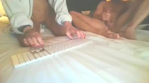 Snapshot of sexykoppel_876 chatting on December 20, 5:04 am sexykoppel_876 online show from December 20, 5:04 am