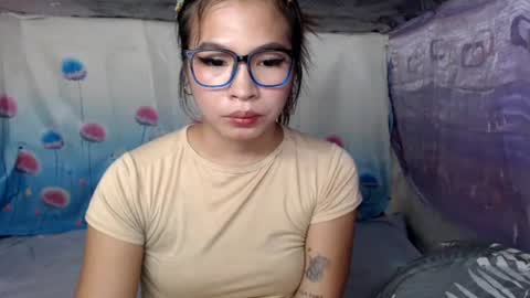 Snapshot of sexylaylia chatting on July 7, 4:15 am Laylia3 online show from July 7, 4:15 am