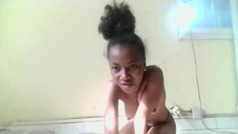 Snapshot of sexylittlebitch261 chatting on February 19, 12:56 pm Elania online show from February 19, 12:56 pm