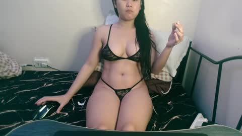 Snapshot of sexylove212002 chatting on December 2, 10:34 pm Lily online show from December 2, 10:34 pm