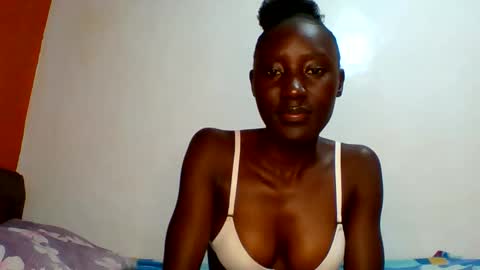 Snapshot of sexylucia5 chatting on May 6, 11:43 pm sexylucia5 online show from May 6, 11:43 pm