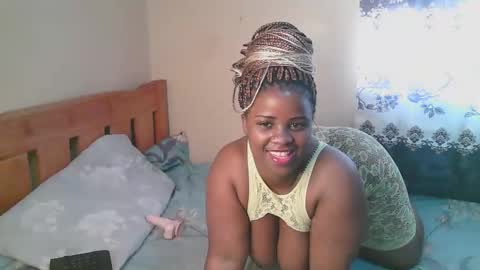 Snapshot of sexylucy33 chatting on February 20, 8:27 am sexylucy33 online show from February 20, 8:27 am