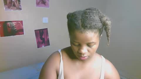 sexylucy33 online show from March 18, 3:20 am