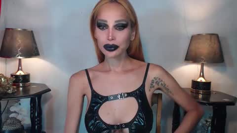 Queen Sofia online show from April 15, 2:40 am