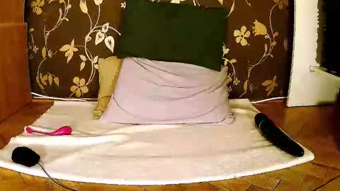 Snapshot of sexymayagold chatting on September 14, 1:43 pm Squirty Maya Gold online show from September 14, 1:43 pm