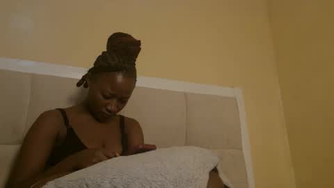 Snapshot of sexymia56 chatting on September 30, 7:24 am Miss mia online show from September 30, 7:24 am