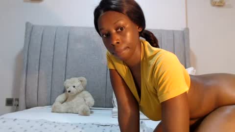 Snapshot of sexymonalisa1 chatting on July 17, 6:31 am sexymonalisa1 online show from July 17, 6:31 am