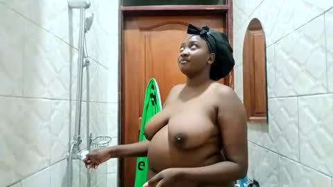 Snapshot of sexyquin1 chatting on June 25, 4:33 pm sexyquin1 online show from June 25, 4:33 pm
