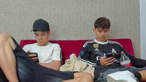 Snapshot of sexys_boys18 chatting on February 6, 7:28 pm MATIAS-18 THIAHO -18 MAX-19 NICOKALY-19 CAIN-19 MOD ESTEBAN online show from February 6, 7:28 pm
