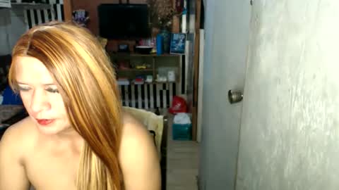 Snapshot of sexyseductionxx chatting on June 7, 1:37 pm carl online show from June 7, 1:37 pm