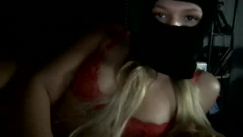 Snapshot of sexyserenaaaa chatting on December 3, 4:42 am serena online show from December 3, 4:42 am