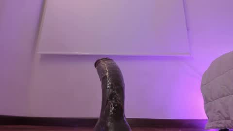 Snapshot of sexyshantal_ chatting on March 26, 7:14 am Sshanty online show from March 26, 7:14 am