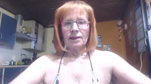 Snapshot of sexysilvie3112 chatting on June 21, 1:57 pm Silvie online show from June 21, 1:57 pm