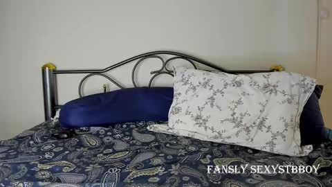 Snapshot of sexystbboy chatting on February 17, 7:47 am Artem online show from February 17, 7:47 am