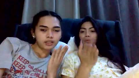 Snapshot of sexyxenaaa chatting on November 13, 9:41 am Xenaaa online show from November 13, 9:41 am