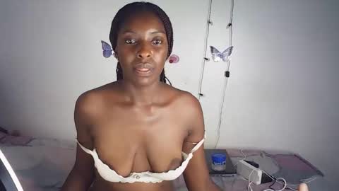 sexyypie online show from February 9, 8:24 pm