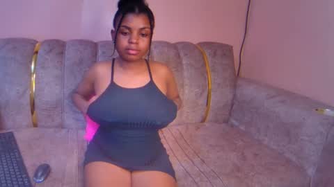 Snapshot of sexyyred_ chatting on December 4, 10:30 pm sexyyred_ online show from December 4, 10:30 pm