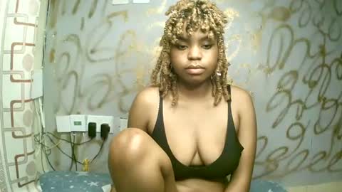 Snapshot of sexyyred_ chatting on March 12, 10:07 pm sexyyred_ online show from March 12, 10:07 pm