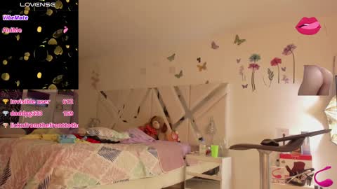 Snapshot of sexyzoe_69 chatting on December 26, 12:14 am Alexa online show from December 26, 12:14 am