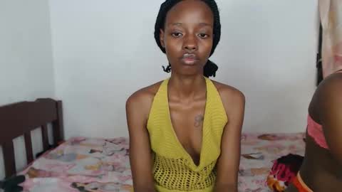 Snapshot of sexyzuriel chatting on April 22, 10:17 am sexyzuriel online show from April 22, 10:17 am