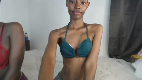 Snapshot of sexyzuriel chatting on May 9, 1:27 pm sexyzuriel online show from May 9, 1:27 pm