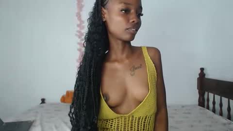 Snapshot of sexyzuriel chatting on May 23, 12:53 pm sexyzuriel online show from May 23, 12:53 pm