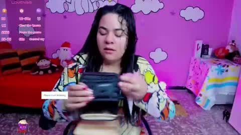 Snapshot of shaaroonhillss1 chatting on December 3, 11:08 am sharoon online show from December 3, 11:08 am