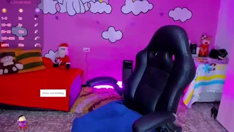 Snapshot of shaaroonhillss1 chatting on December 5, 10:57 am sharoon online show from December 5, 10:57 am